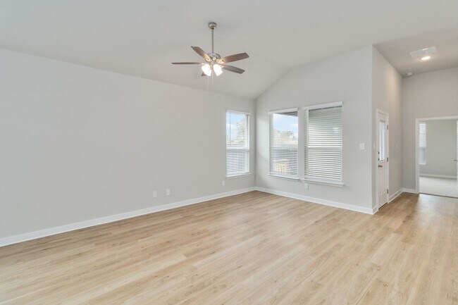 Building Photo - Luxury Duplex in Buda TX!