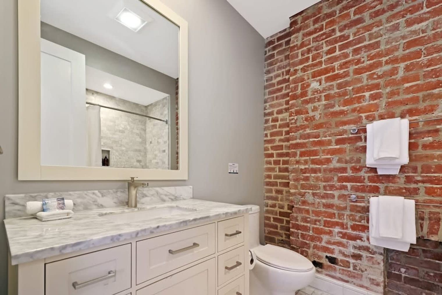 Building Photo - 822 Perdido St