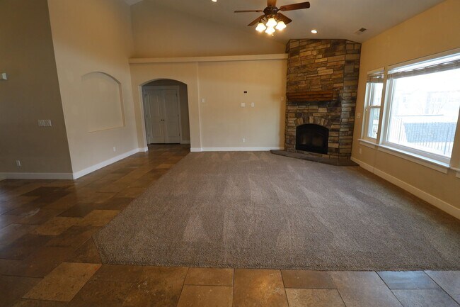 Building Photo - Large Pet Friendly House in the Foothills of Provo