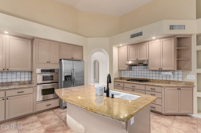 Building Photo - 11627 E Bella Vista Dr