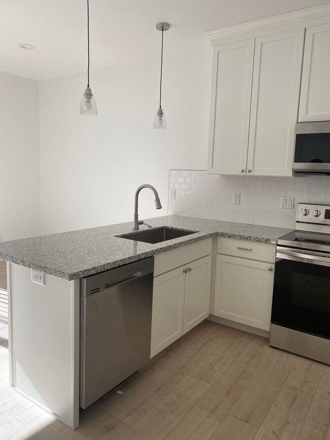 Building Photo - 3 BED, 2.5 BATH TOWNHOME IN SUGAR CITY WITH THE HOA and INTERNET INCLUDED!!