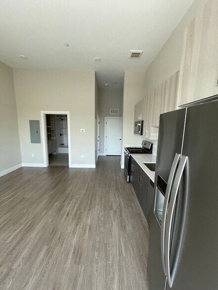 Building Photo - 315 Chelsea St