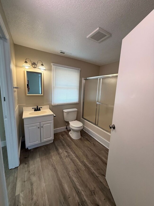 Building Photo - Three Bedroom two Bath home located in South West Area