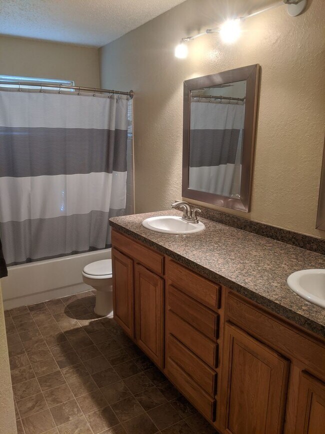 Building Photo - Partially Furnished 1BR/1BA in the Beautiful Windsor Park Community!