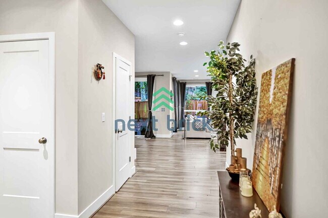 Building Photo - Stunning 4-Bedroom, 3-Bathroom East-Facing Cul-De-Sac Home in Laterra Estates