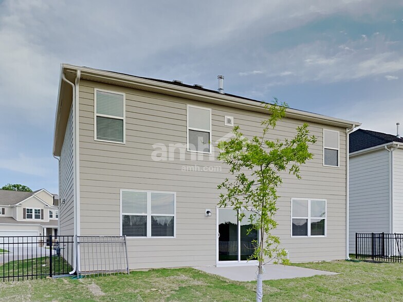 Building Photo - 4812 Chutney Dr