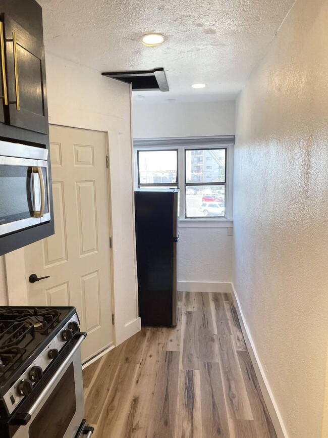 Building Photo - 111 16th Ave S