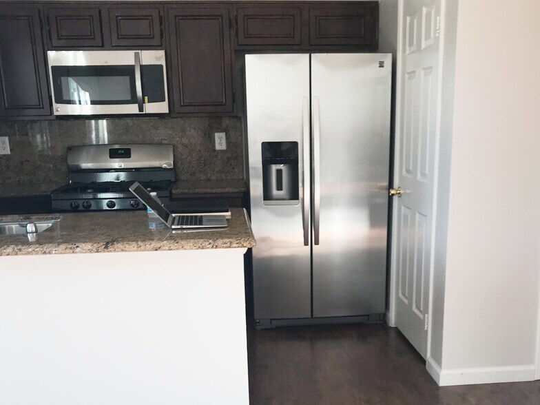 Stainless steel refrigerator - 6 Red Coat Pl