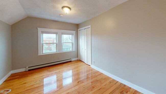 Building Photo - 2 br, 1 bath House - 10 Kelley Ct. #301 3-C