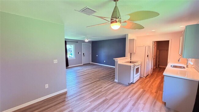 Building Photo - 5130 Lescot Ln