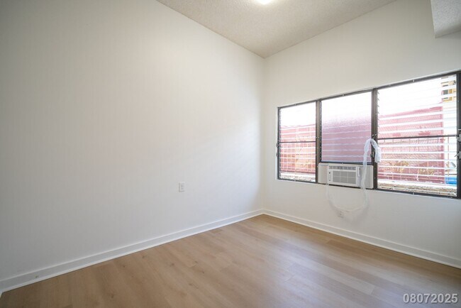 Building Photo - Newly Renovated 3 BD/2 BA Home with 2 Car ...