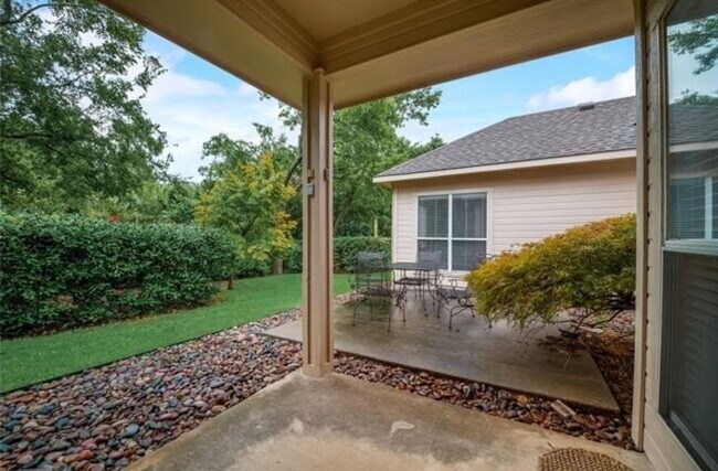 Building Photo - Beautiful 4 Bedrooms, 2.5 baths property i...