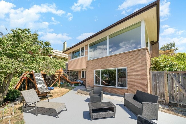 Building Photo - 3Bd/2.75Ba Seattle House