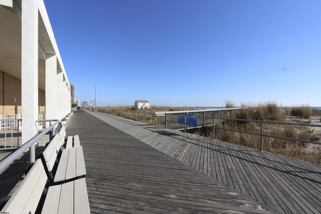 Building Photo - 5200 Boardwalk
