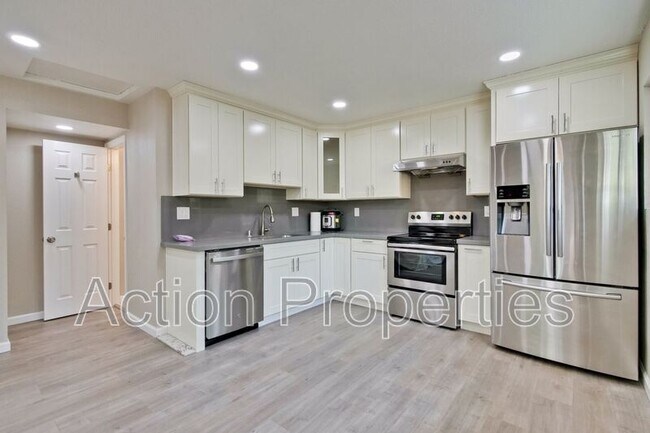 Building Photo - 560 Firloch Ave