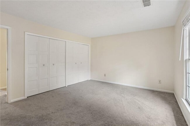 Building Photo - 419 The North Chace