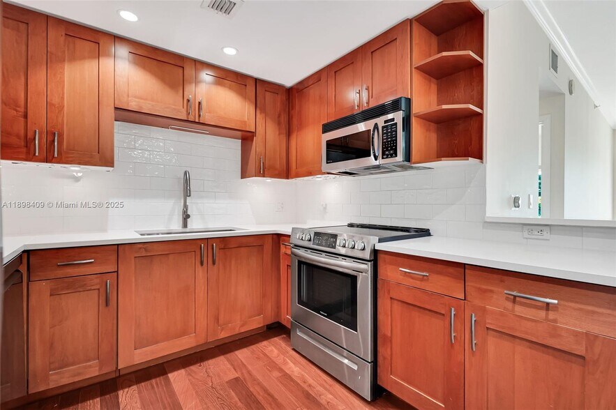 Building Photo - 20 Calabria Ave