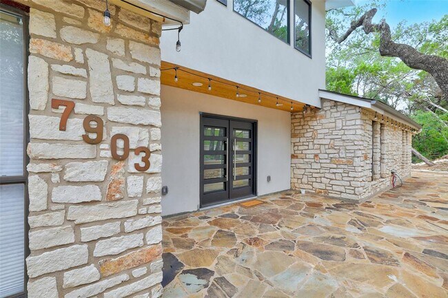 Building Photo - 7903 Entrada Cove