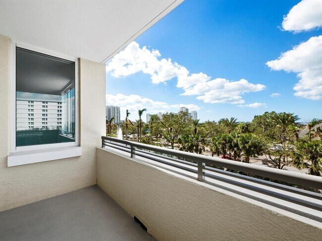 Building Photo - 800 N Tamiami Trl