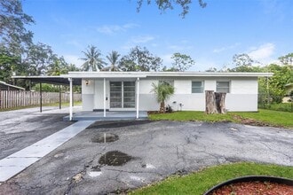 Building Photo - 2971 SW 14th St