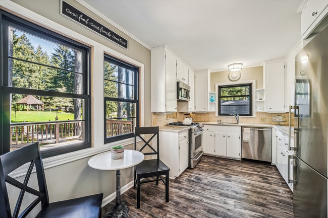 Building Photo - 11148 Country Club Dr