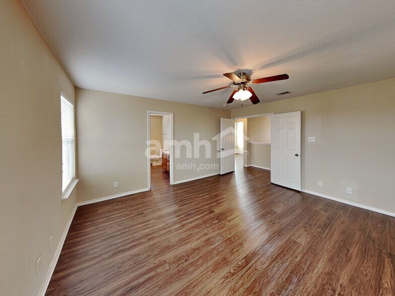 Building Photo - 270 New Country Rd