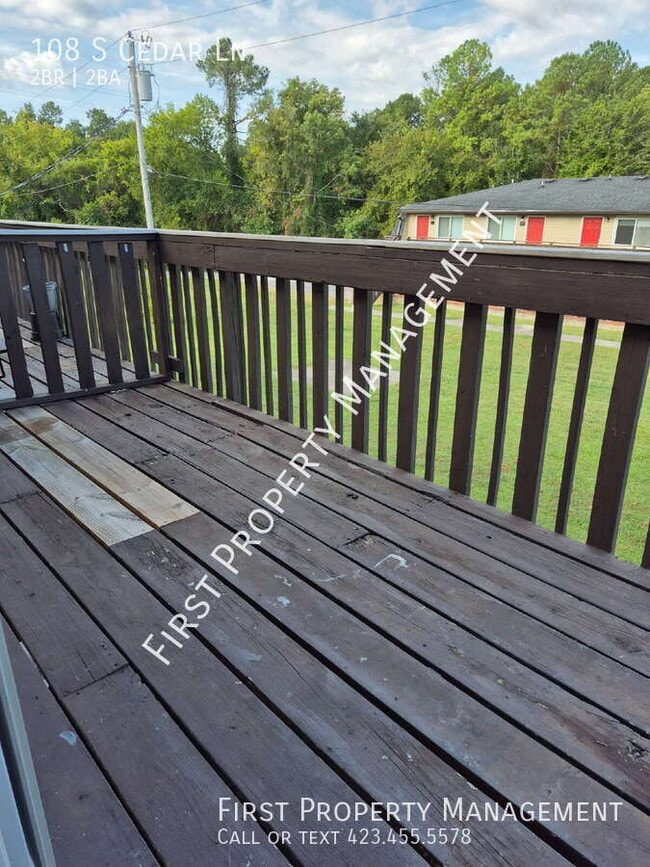 Building Photo - 108 S Cedar Ln