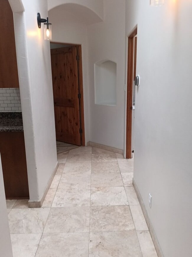 Building Photo - 3 Bedroom, 2 Bathroom! Lovely Home!