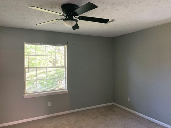 Building Photo - Sandusky Home With Main Level Master Bedroom