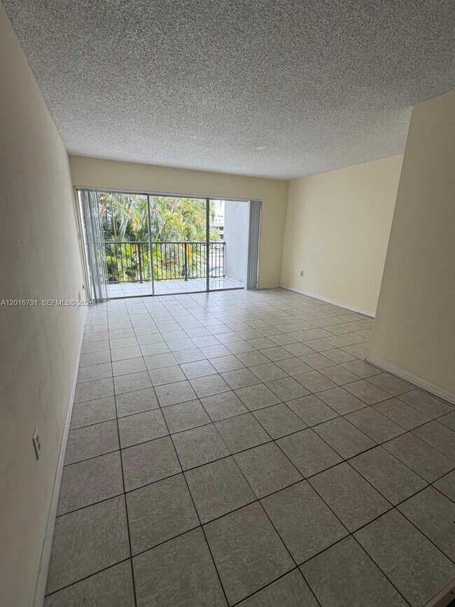 Building Photo - 30 NW 87th Ave