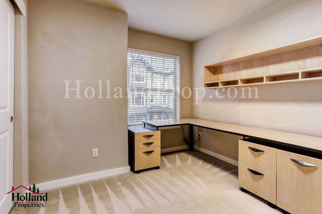 Building Photo - New Rent Price: $2,150 +$250 Off First 2 Full Months - Better Than New Light-Filled Townhome in H...