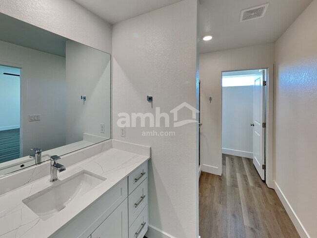 Building Photo - 145 Nico Azalea Ln