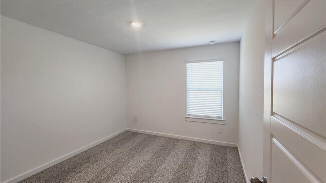 Building Photo - 3217 Creston Gate Dr