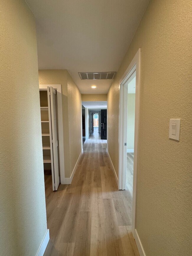 Building Photo - VAILABLE NOW! G O R G E O U S Single Story 3 Bed 2 Bath with Pool