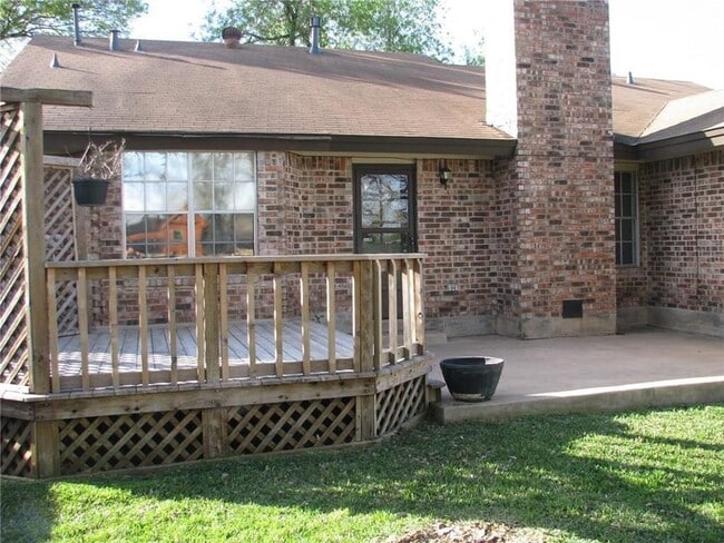 Building Photo - 6509 Skycrest Dr