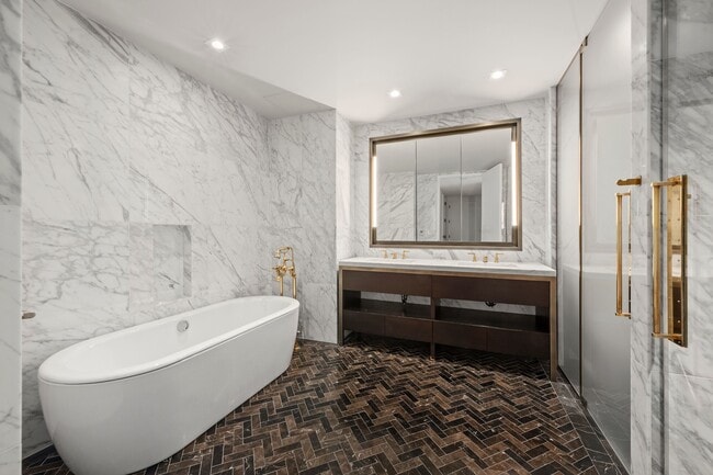 Building Photo - 500 W 21st St