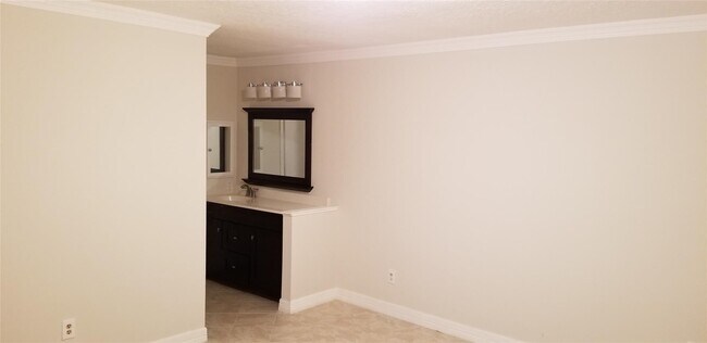 Building Photo - 6702 Lynngate Dr