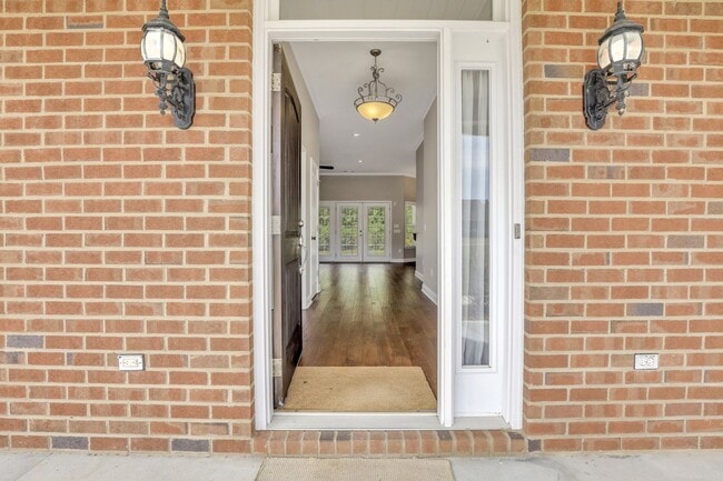 Building Photo - 1821 Old Carriage Trail