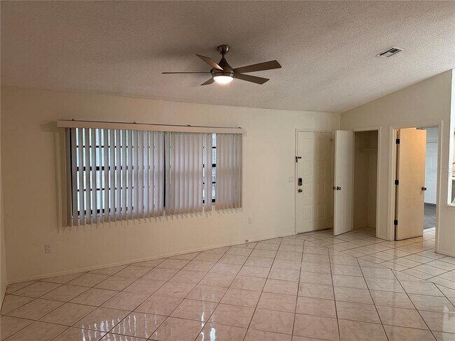 Building Photo - 2029 Lake View Blvd