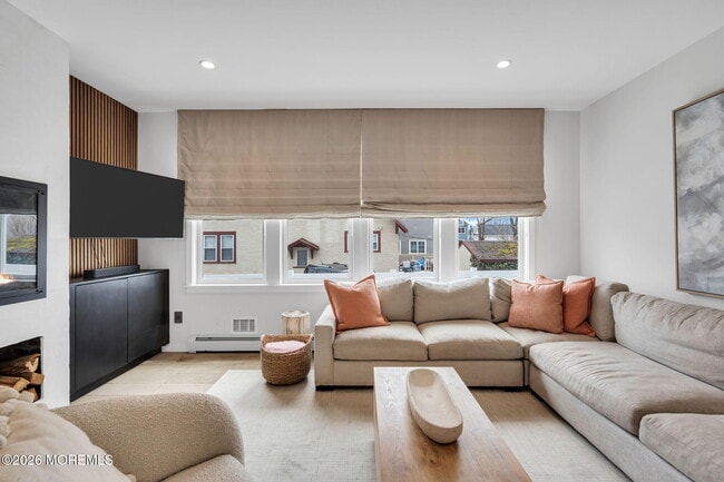 Building Photo - 213 9th Ave