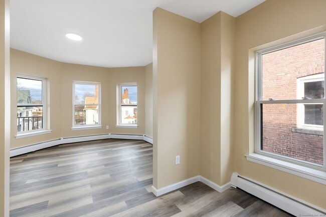 Building Photo - 31 Capen St