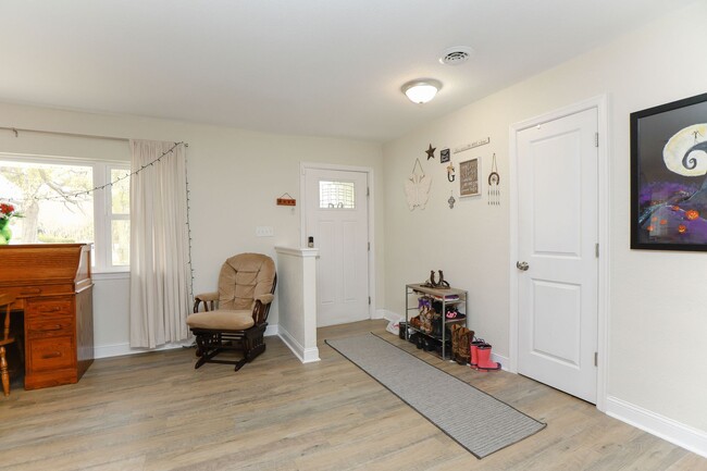 Building Photo - Stylish 3-Bed Brick Home in Central VB!