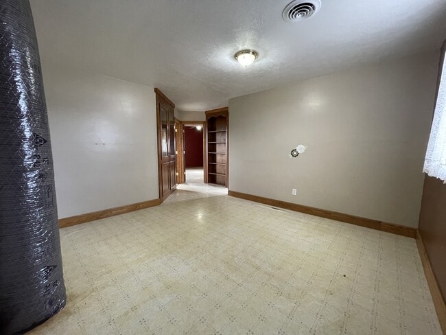 Building Photo - 7094 N 550 E