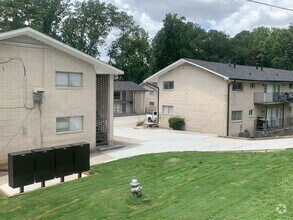 Building Photo - Fantastic Emory area location on Shuttle R...