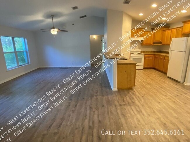 Building Photo - 4 Locust Run