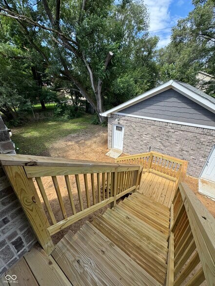 Building Photo - 526 N Elder Ave