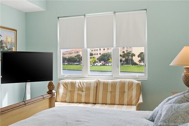 Building Photo - 1 Harbour Isle Dr E