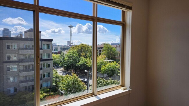 Building Photo - Lake Union View Condo 2 bed Avail 10/1