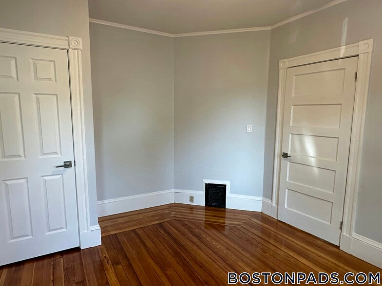 Building Photo - 57 Hawthorne St