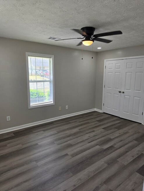 Building Photo - 515 Baron Dr